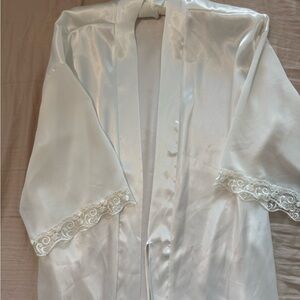 White Vintage-Inspired Lace Robe